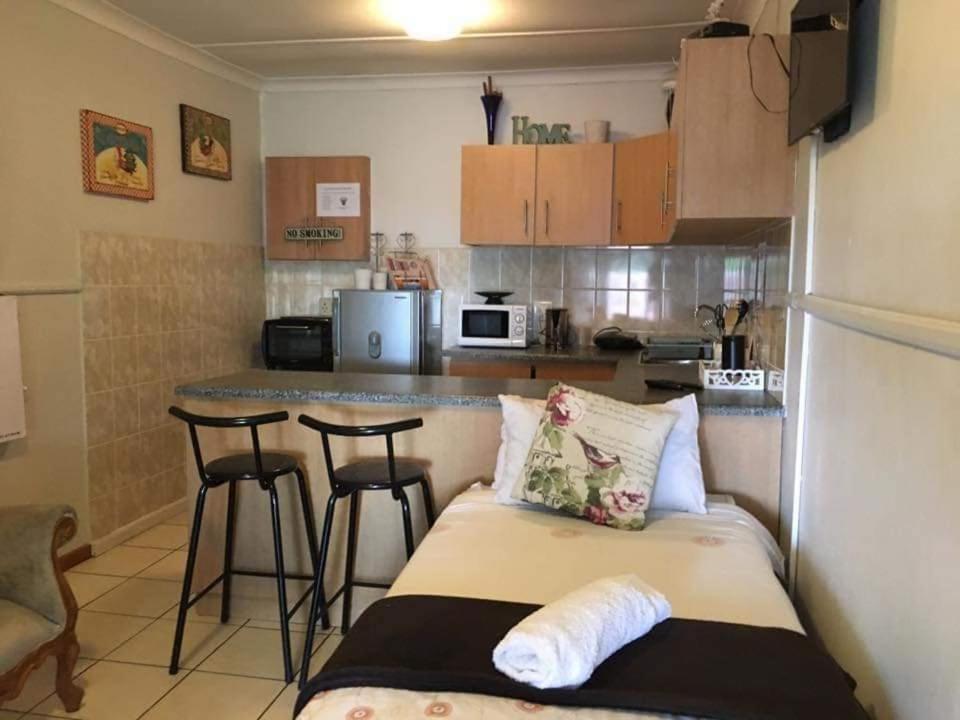 Aandrus Guesthouse Блумфонтейн Экстерьер фото