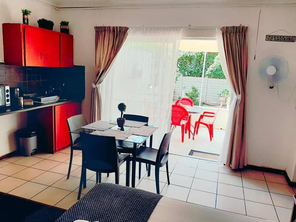Aandrus Guesthouse Блумфонтейн Экстерьер фото