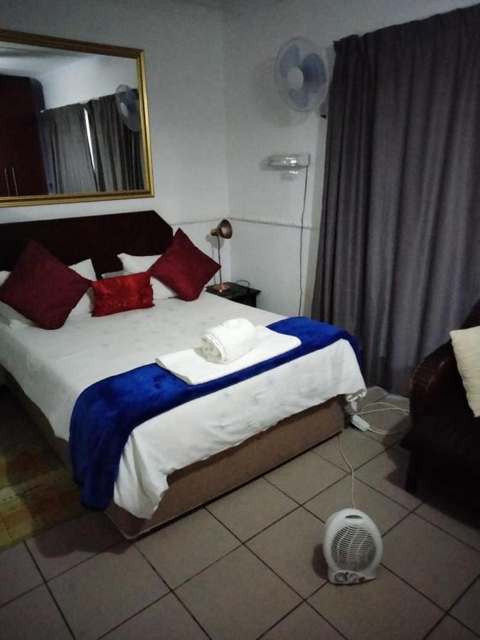 Aandrus Guesthouse Блумфонтейн Экстерьер фото