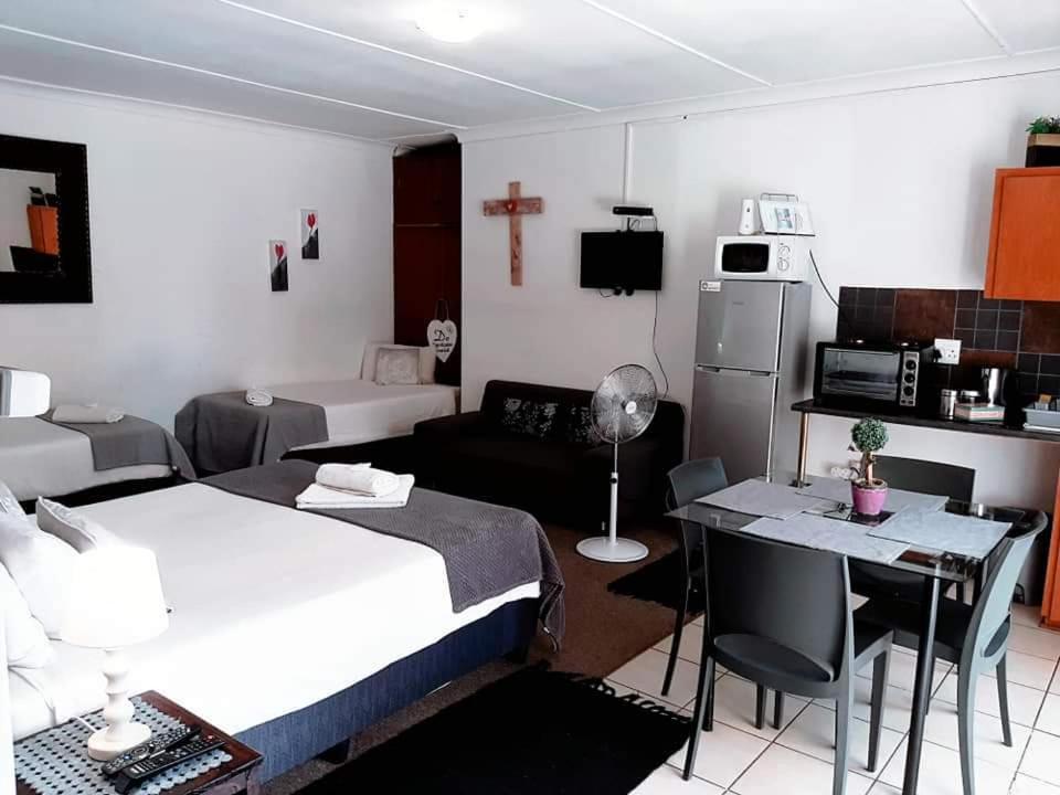 Aandrus Guesthouse Блумфонтейн Экстерьер фото