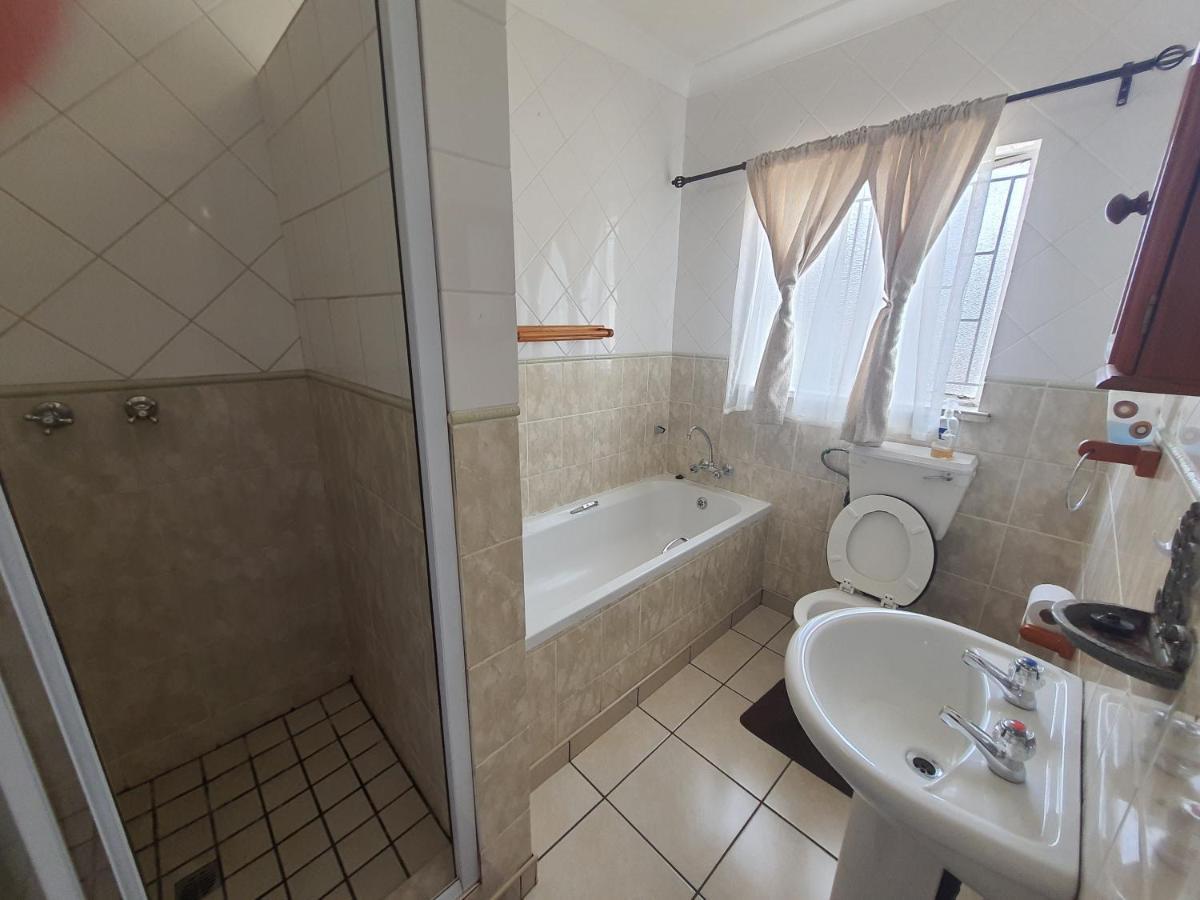 Aandrus Guesthouse Блумфонтейн Экстерьер фото