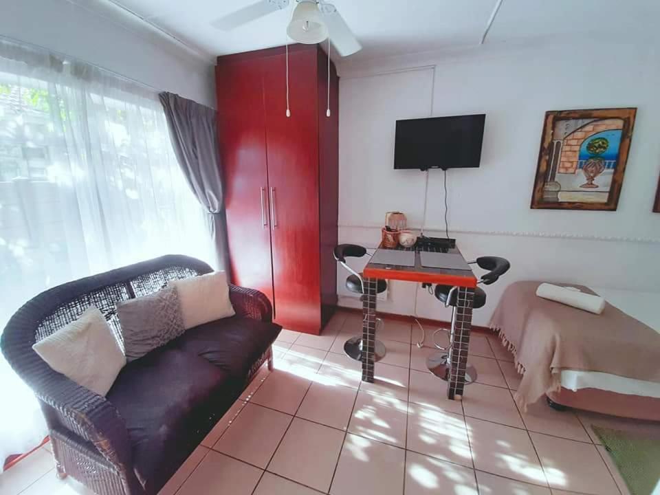 Aandrus Guesthouse Блумфонтейн Экстерьер фото