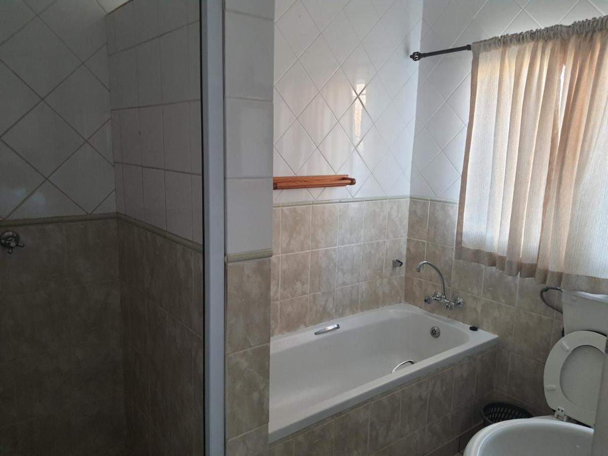 Aandrus Guesthouse Блумфонтейн Экстерьер фото
