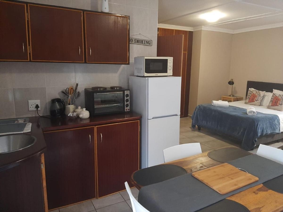 Aandrus Guesthouse Блумфонтейн Экстерьер фото