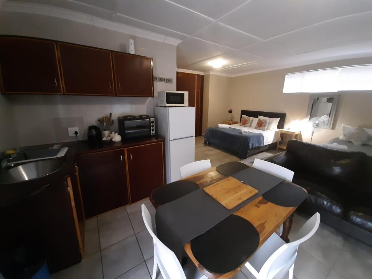 Aandrus Guesthouse Блумфонтейн Экстерьер фото