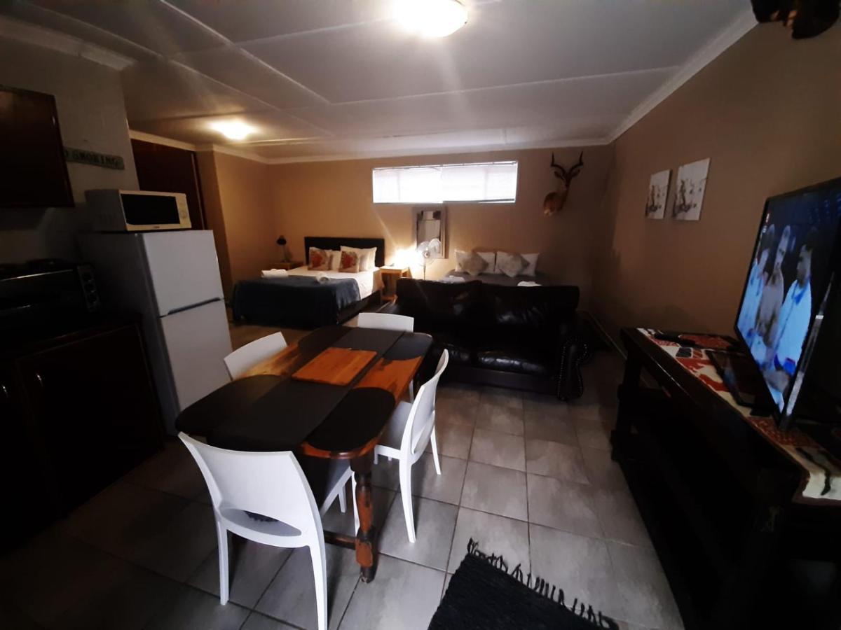 Aandrus Guesthouse Блумфонтейн Экстерьер фото