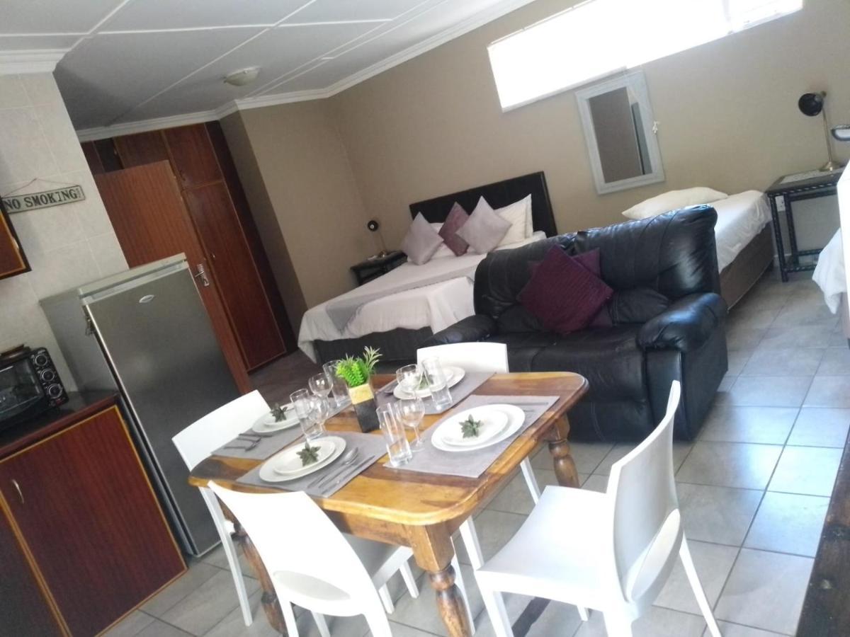 Aandrus Guesthouse Блумфонтейн Экстерьер фото