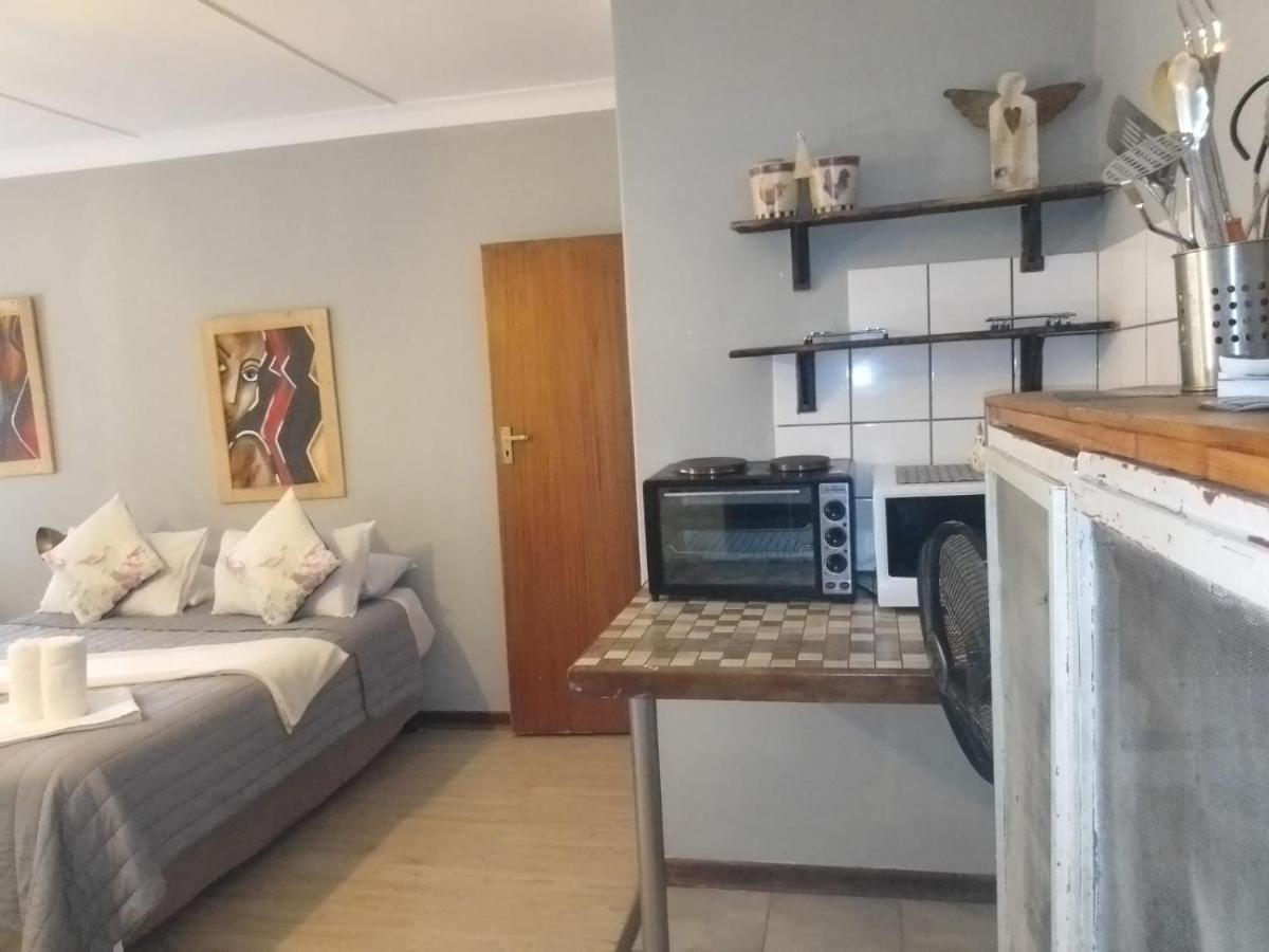 Aandrus Guesthouse Блумфонтейн Экстерьер фото